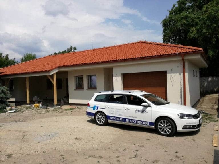 Ochrana pred bleskom – valbová strecha rodinný dom – BA