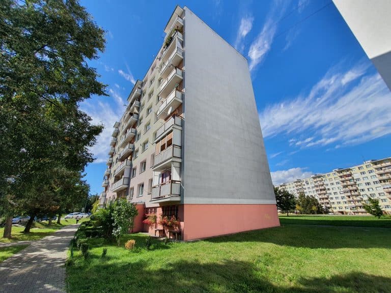 Výmena elektrických rozvodov v bytovom dome – Záhonok, ZV