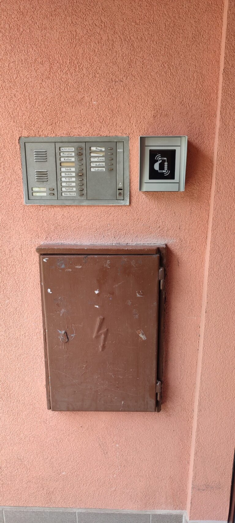 NFC prístupový systém, Učiteľská 4, Banská Štiavnica