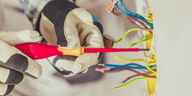Rekonštrukcia elektroinštalácie – rozdiely medzi opravou, údržbou a rekonštrukciou