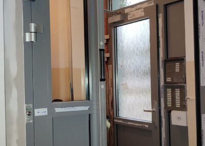 Elektromagnetický zámok – Beskydská 10,12 Banská Bystrica